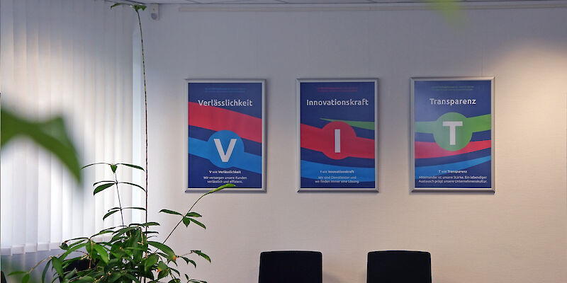 Die VIT-Formel ist auch auf Poster im Kundenzentrum der Maintal Werke präsent.